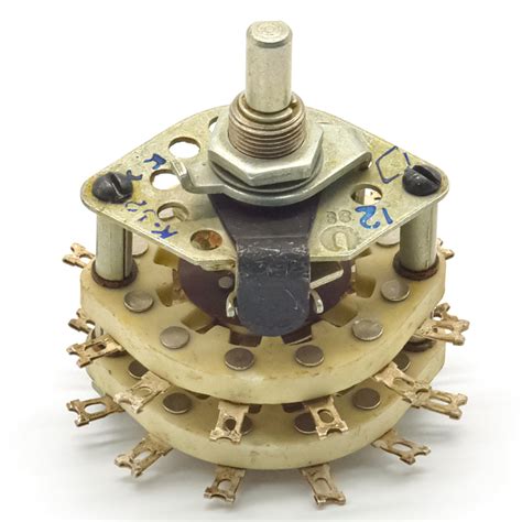 ПГК-3П6Н-8А 3 положения 3 направления 3A(Ампер) 350V(Вольт) вал ВС-3 ...