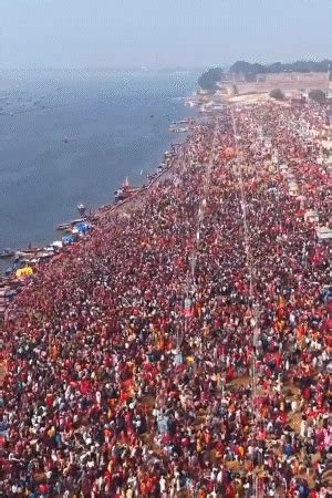 pictures showing crowd  mahakumbh massive gathering  people
