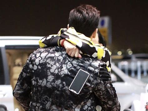 Chung Lệ Đề bom sex gốc Việt ôm hôn chồng trẻ ngay giữa tâm bão ly hôn