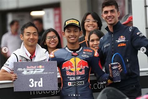 Veda Ega Pratama Kibarkan Bendera Merah Putih Di Podium Red Bull