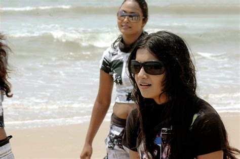 Videomirchi Samantha Hot Bikini Stills In A Beach