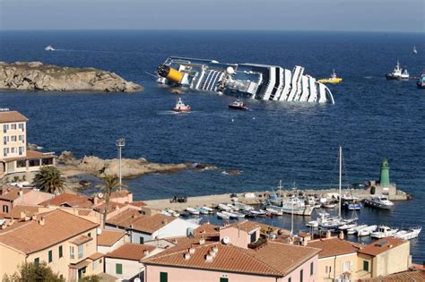 costa concordia la nave torna  galleggiare