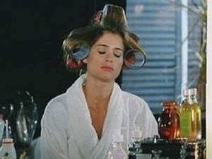 Alinne Moraes mostra nude antigo e é elogiada por fãs Sereias existem