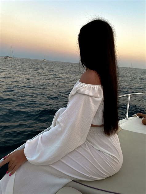 Pin By Haxhikapaj On Salvataggi Rapidi Women Beautiful Nature Scenes Brunette