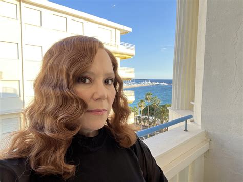 Alex Borstein on Divorce, Deep Dish Pizza, and Dating Comedians