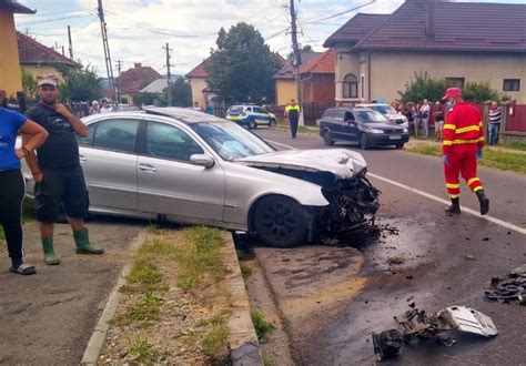 Arge A Pierdut Controlul Volanului I A Intrat Cu Ma Ina Ntr Un Gard