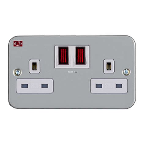 240250v Metal Clad Switched Sockets 13a 2 Gang Switched Wneon