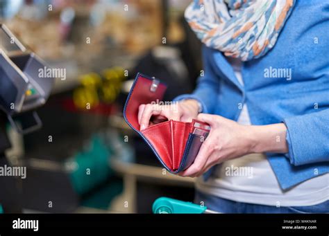 Opening Purse Hi Res Stock Photography And Images Alamy