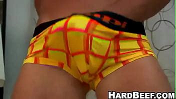 Muscular Stud Shows Off His Body Before Jerking Off XVIDEOS