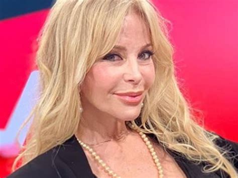 Graciela Alfano Comparti Sus Consejos Para Tonificar El Cuerpo Usando Una Mopa En Bikini