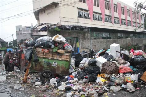 Overload Tumpukan Sampah Di Tpa Sarimukti Capai Juta Ton Ayo Bandung