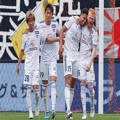 【j2】仙台が4発で大宮を下し首位キープ！ 新潟が横浜fcとの上位対決制し2位浮上、岡山は土壇場勝ち越し弾で大分撃破 2022年5月21日