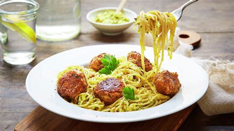 Pasta Med Kikertboller Og Gulrotpesto MatPrat