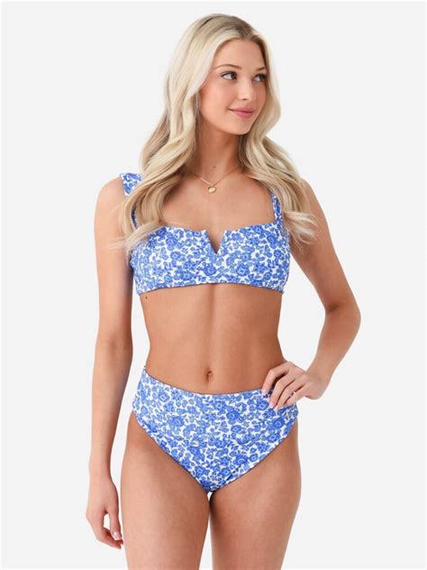 8 Hot Sexy Ruairi Bikini Pics