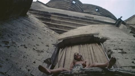 Marie Pierre Castel nude pics página