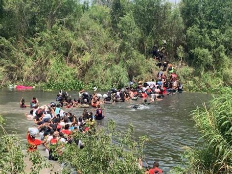 Otra Estampida De Migrantes Cruza El Río Bravo En Tamaulipas