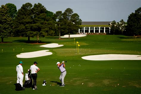 Rivalidad Transformada: Phil Mickelson Sorprende a John Daly con un