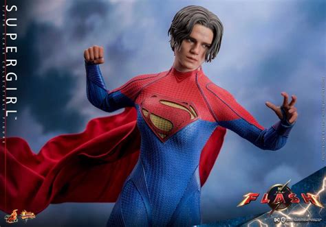 Figurka Supergirl Z Flash Od Hot Toys Uniwersum Dc Comics