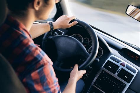 What Is The Difference Between Automatic And Manual Driving Lessons