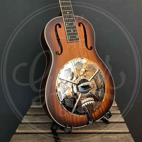 Royall Wooden Body Single Cone Resonator Hobo 12 Frets Sunburst Finish With Softcase