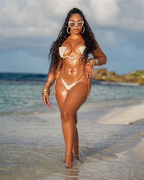 Sexy Ashanti In A Bikini ThBLOG
