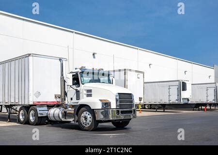 Powerful Industrial Local Hauler Classic Carrier Big Rig Semi Truck