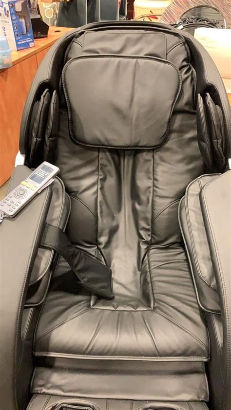 Insignia Zero Gravity Massage Chair Tested Working Retail 2699