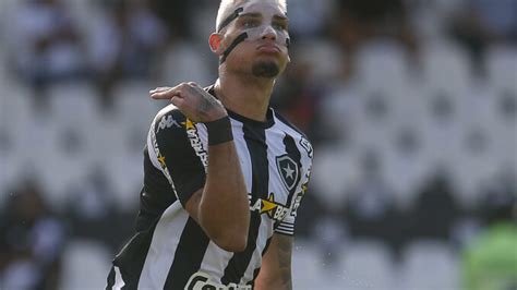 Navarro do Botafogo foi o jogador mais participações para gol em