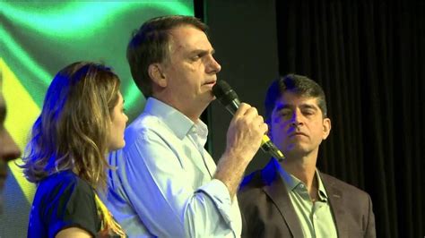 Bolsonaro Acompanha Culto Em Igreja Batista No Rio De Janeiro