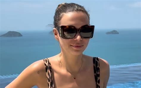 Kubicka Pokaza A Si W Bikini Wyci Ty D Optycznie Wyd U A Nogi