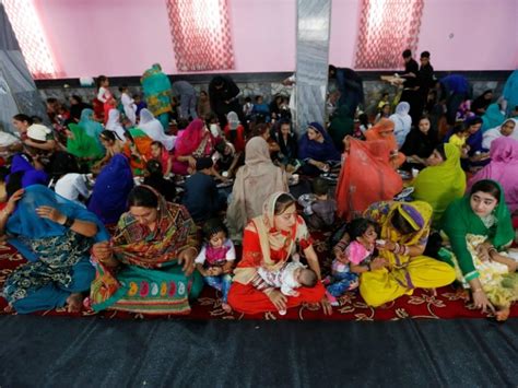 Afghanistans Dwindling Sikh Hindu Communities Flee Abuses