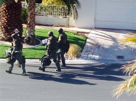 Man Who Pointed Knife At Las Vegas Police While Naked Taken Into Custody Local Las Vegas Local