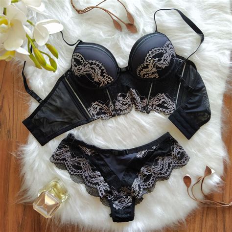 Conjunto De Lingerie Estilo Cropped Na Cor Preta Detalhes Em Renda Bicolor Tamanho P