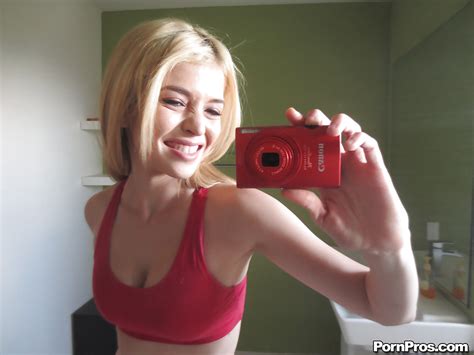 Cute Blonde Babe With Nice Titties Tiffany Showing Her Skinny Body Porn Pictures XXX Photos