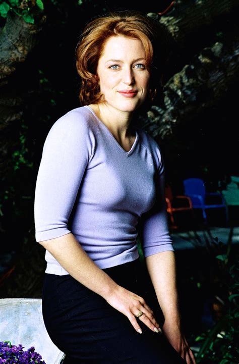 Gillian Anderson Wears Caped Naked Gillian Anderson Celebs Celebrities