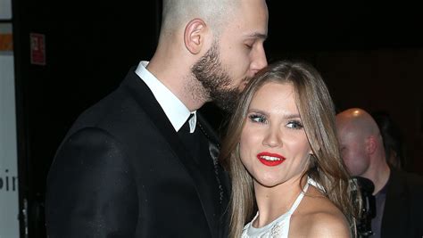 Agnieszka Kaczorowska w bikini i jej mąż na plaży Zdjęcie Instagram Plejada pl