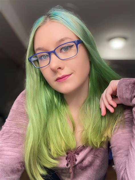 I find that natural lighting produces the best photos (Over 18) | Scrolller