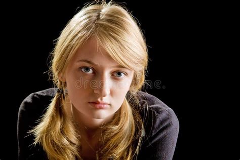 Verticale De Mode De Belle Fille Blonde Photo Stock Image Du Effectuez Fermer