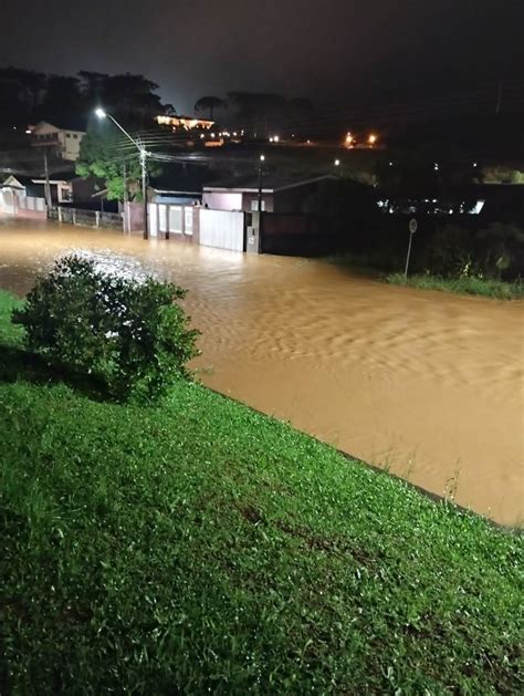 Chuvas causam transtornos no Oeste acompanhe as atualizações Éder