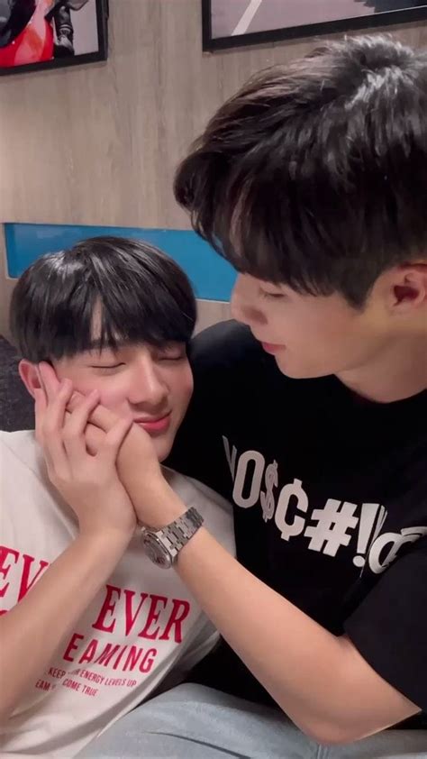 Pin By Stefany Vera On Zeenunew Cute Gay Couples Cute Couples Kissing Cute Couples Hugging