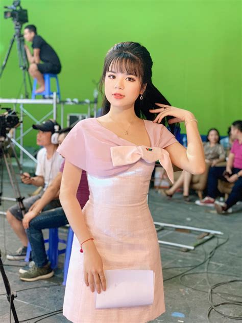 Hot Girl Ch N Ng N I Truy N H Nh L N S Ng M C K N O Ra Kh I Tr Ng Quay Di N Bikini B C L A