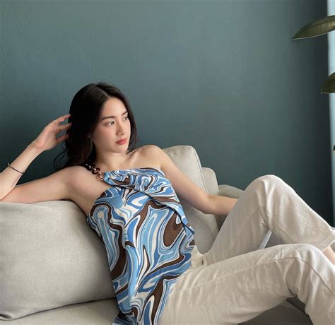 Chị em đệ nhất hot girl Lào gốc Việt từng phá đảo MXH một thời Chị gái chồng con đề huề nhìn