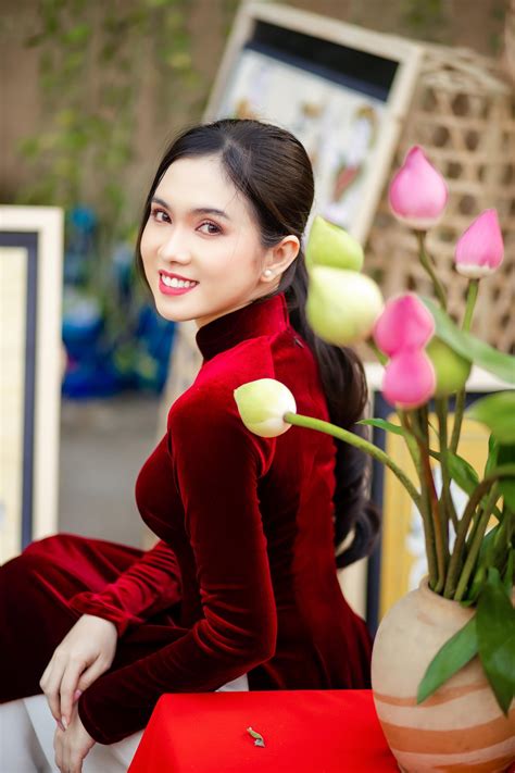 Hot girl miền Tây khoe nhan sắc ngọt ngào trong tà áo dài đón Tết Hạt giống tâm hồn