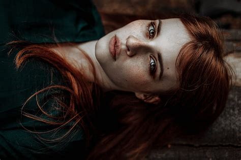 Online Crop Hd Wallpaper Models Freckles Girl Lying Down Redhead