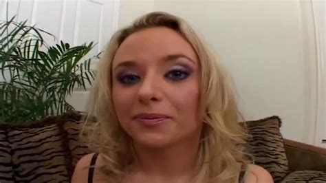 Couple Chaud Avec Blonde Sexy Et Chaude