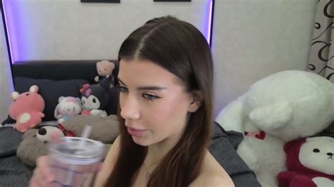 Jenie Fire 2025 05 10 Sucking Dildo And Showing Pussy