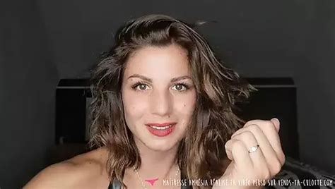 Vends Ta Culotte Wundersch Ne Br Nette Milf Masturbiert Ihre Leckere Muschi Mit Einem Gro En