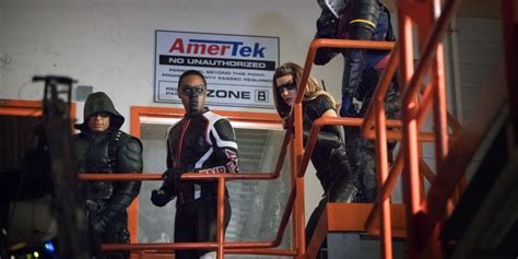 10 Best Behind The Scenes Photos From Arrow