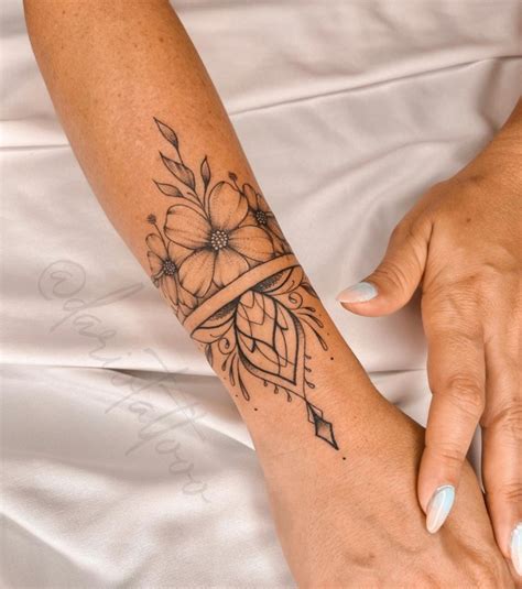 Collection Of 999 Stunning Hand Tattoo Images In Full 4k Resolution