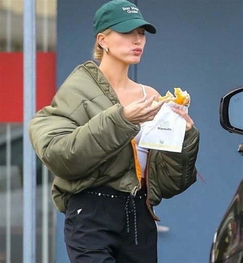 Pin By Amanda Messias On Hailey Bieber In Hailey Baldwin Style